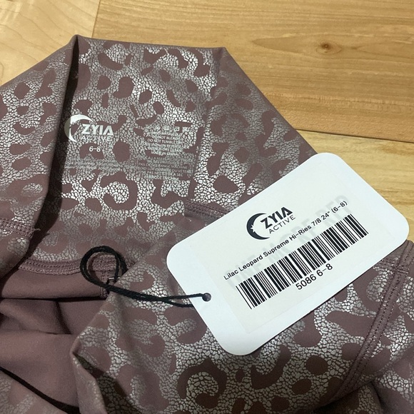 Zyia Leopard Print Leggings - Picture 8 of 8